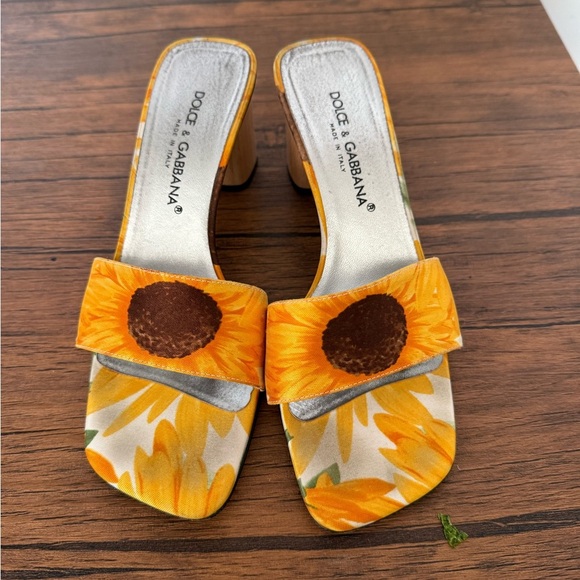 Dolce & Gabbana Yellow Heels Vibrant Style - Picture 2 of 8